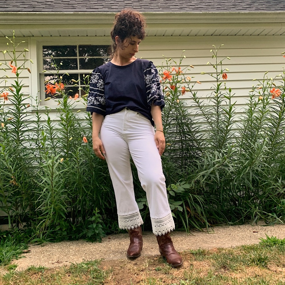 NWT Eyelet Sleeve Top 🦋